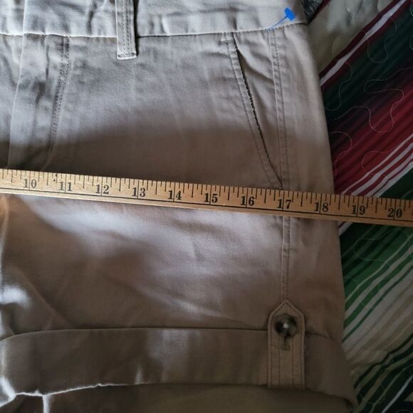 Banana Republic khaki shorts (6 petite) - Picture 5 of 6